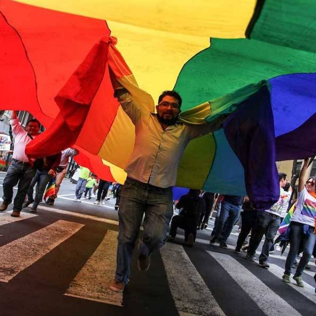 Senado va contra terapias para ‘curar’ homosexualidad